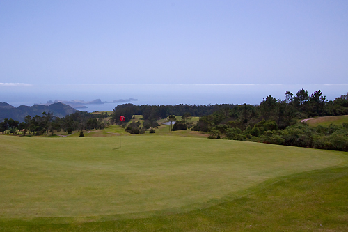 Golf at the Santo da Serra course